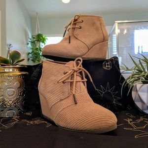 Toms desert wedge boots